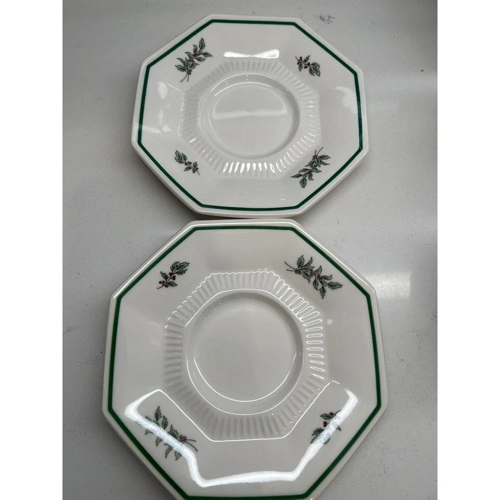 Vintage Nikko Christmastime Christmas Tree‎ Holiday Dinnerware 16 piece set